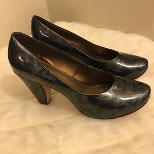 Black Marble Pump